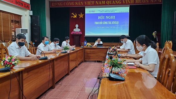 Tổ chức Hội nghị trực tuyến trao đổi công tác ATVSLĐ